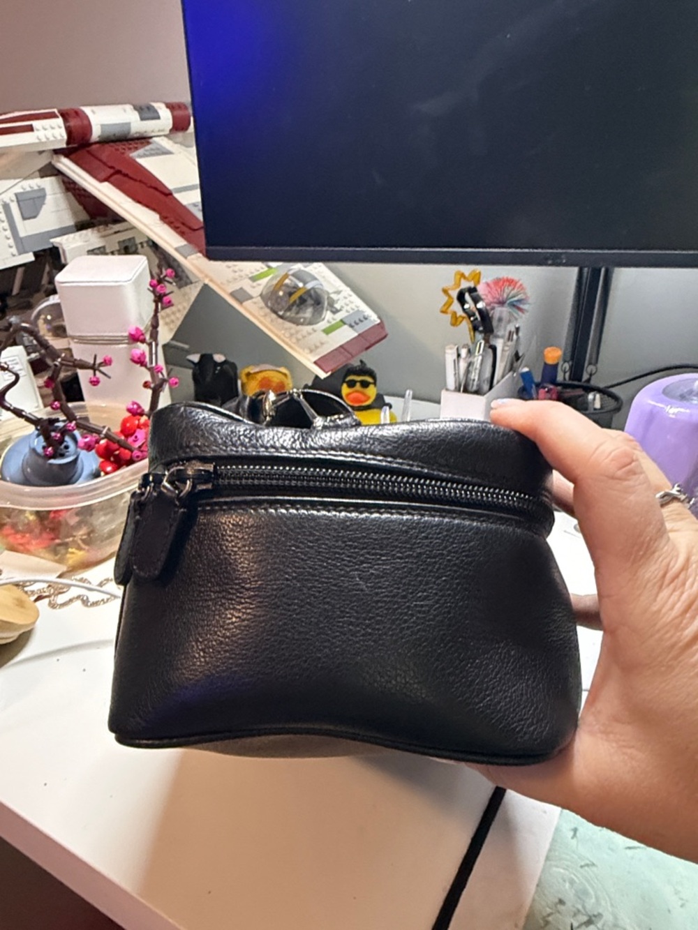 Gucci Black Leather Travel Toiletry Bag - Picture 6 of 8